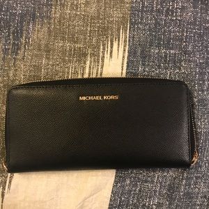 Michael Kors jet set travel wallet